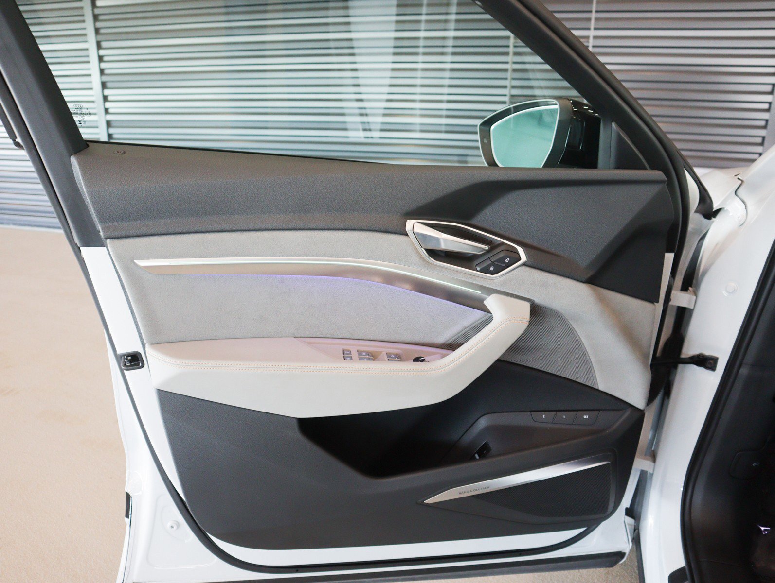 Used 2024 Audi Q8 e-tron Prestige w/ Prestige Package image 26