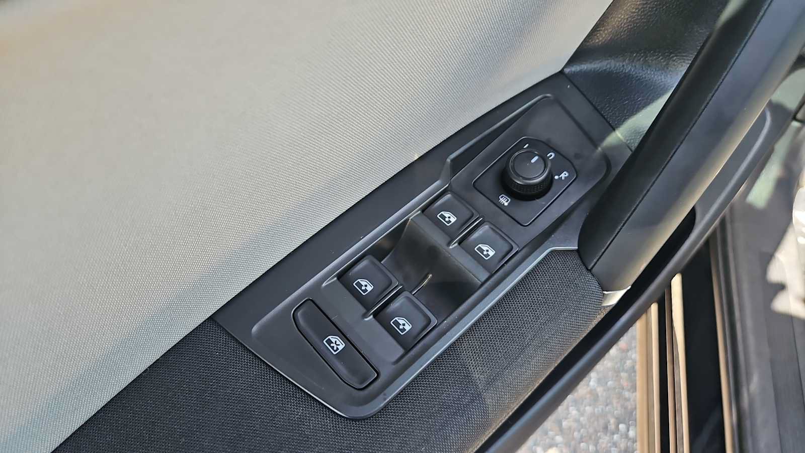 Used 2020 Volkswagen Tiguan S FWD image 15
