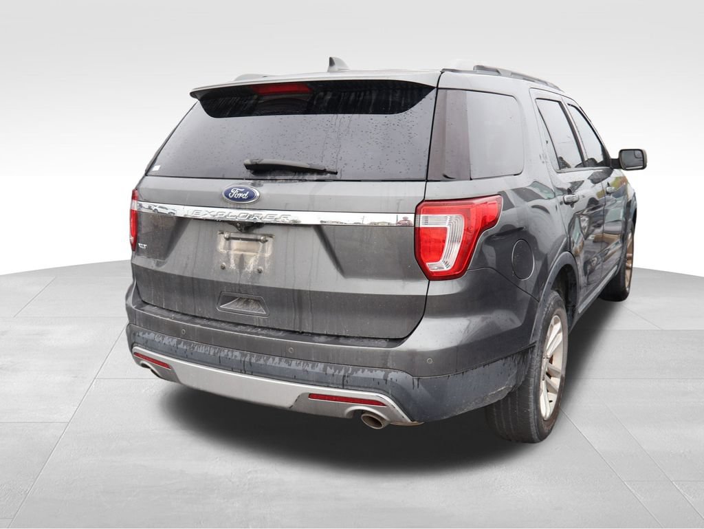 Used 2017 Ford Explorer XLT w/ Equipment Group 202A FWD image 15