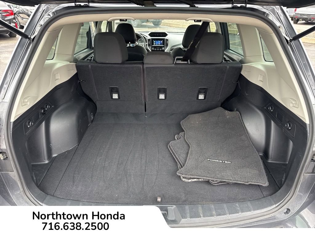 Used 2022 Subaru Forester Premium image 18