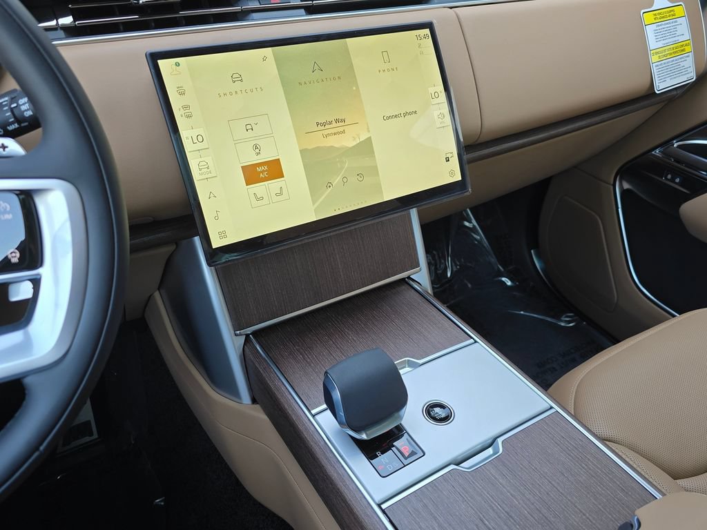 New 2026 Land Rover Range Rover Long Wheelbase SE AWD/4WD image 18