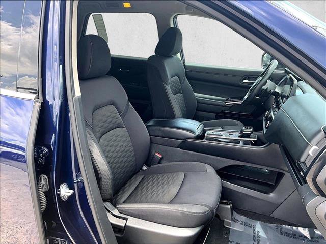 Used 2022 Nissan Pathfinder SV FWD image 9