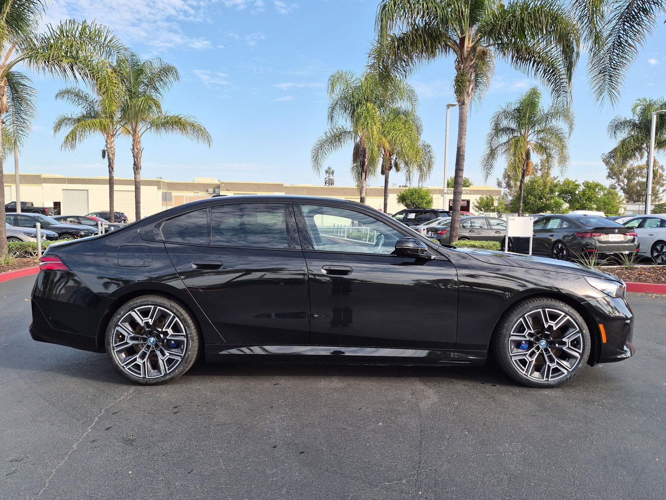 Used 2024 BMW i5 eDrive40i w/ Executive Package RWD image 11
