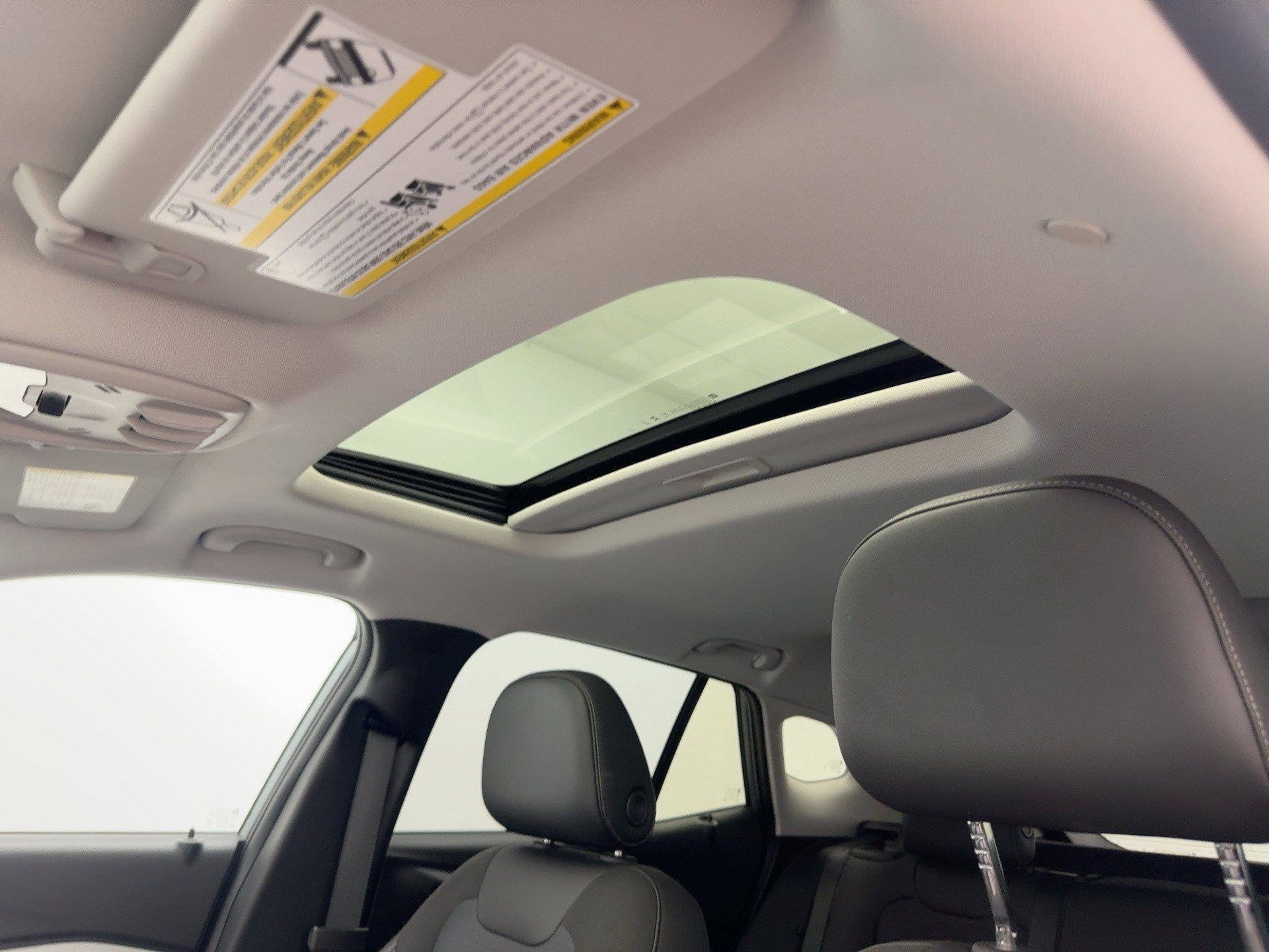 Certified 2024 Chevrolet Trax LT w/ Sunroof Package image 14