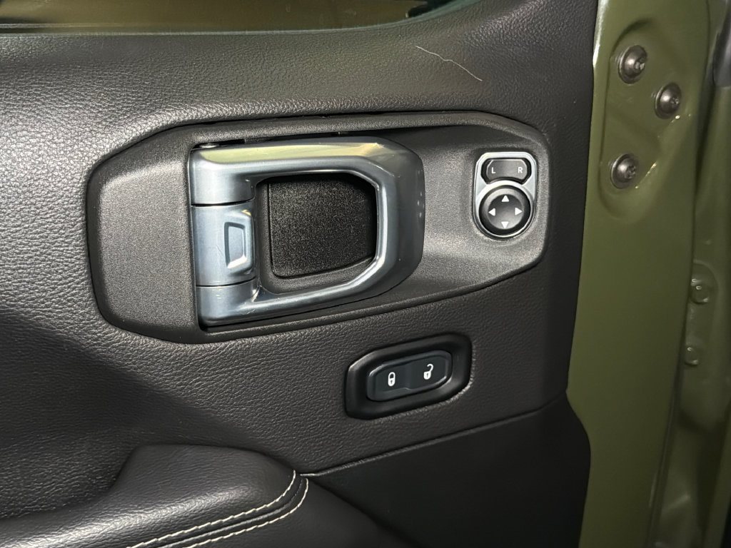 Used 2023 Jeep Wrangler Unlimited Sahara w/ Cold Weather Group AWD/4WD image 19