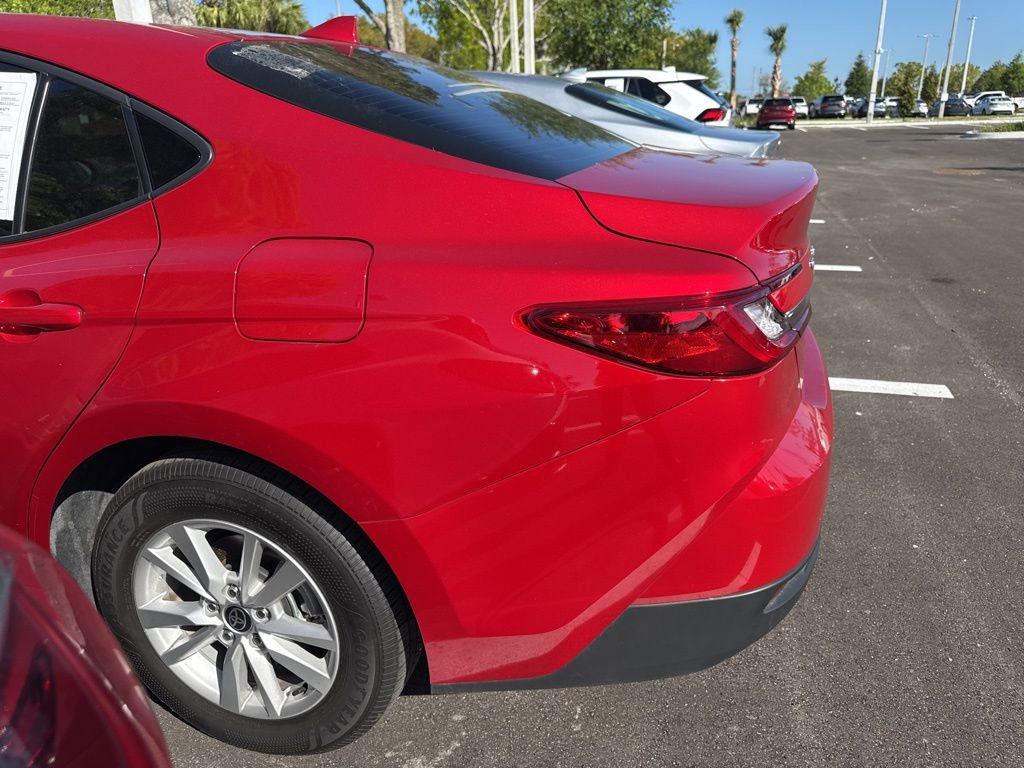 Used 2025 Toyota Camry LE image 7