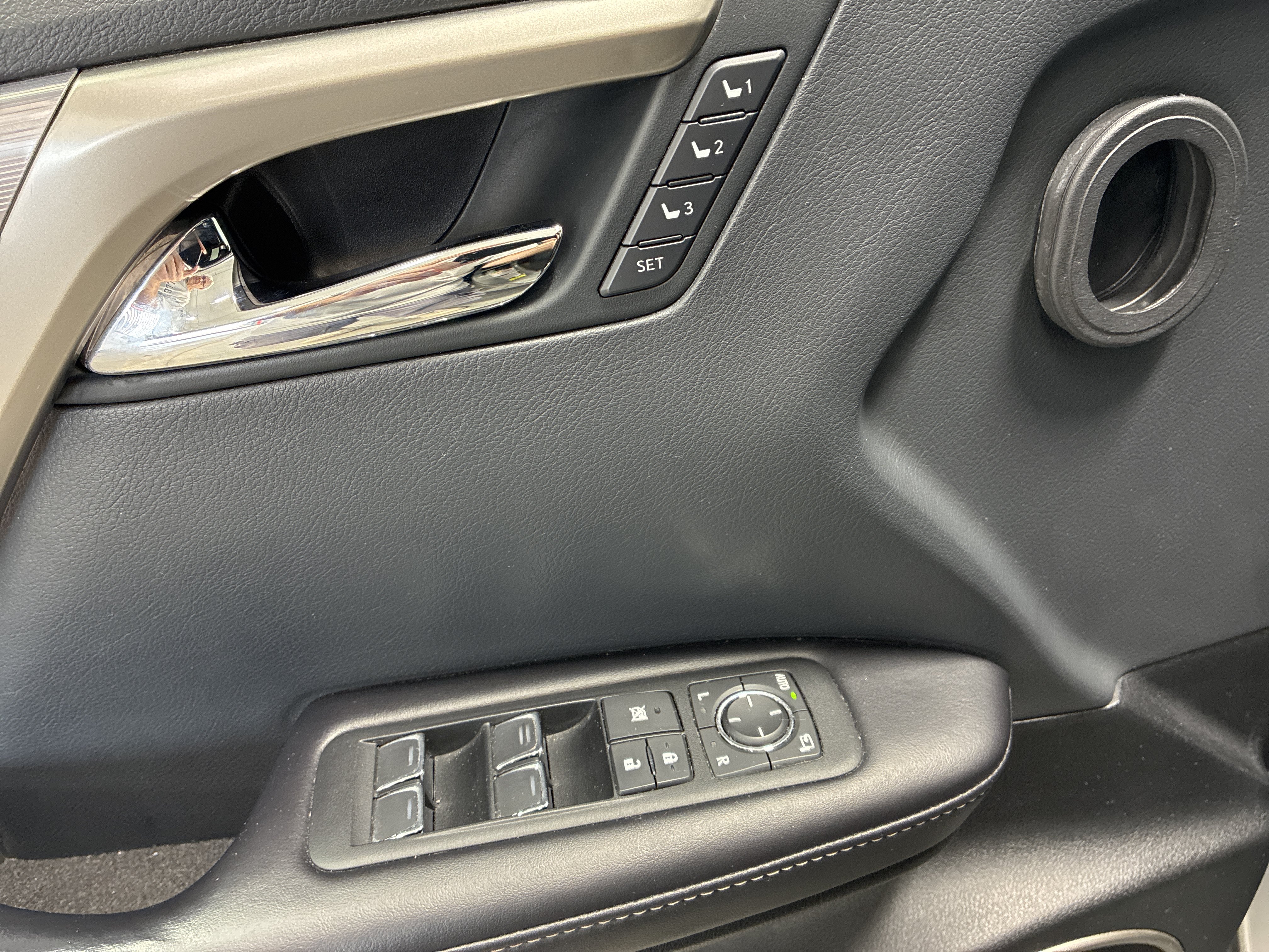 Used 2018 Lexus RX 450h F Sport w/ Accessory Package AWD/4WD image 19