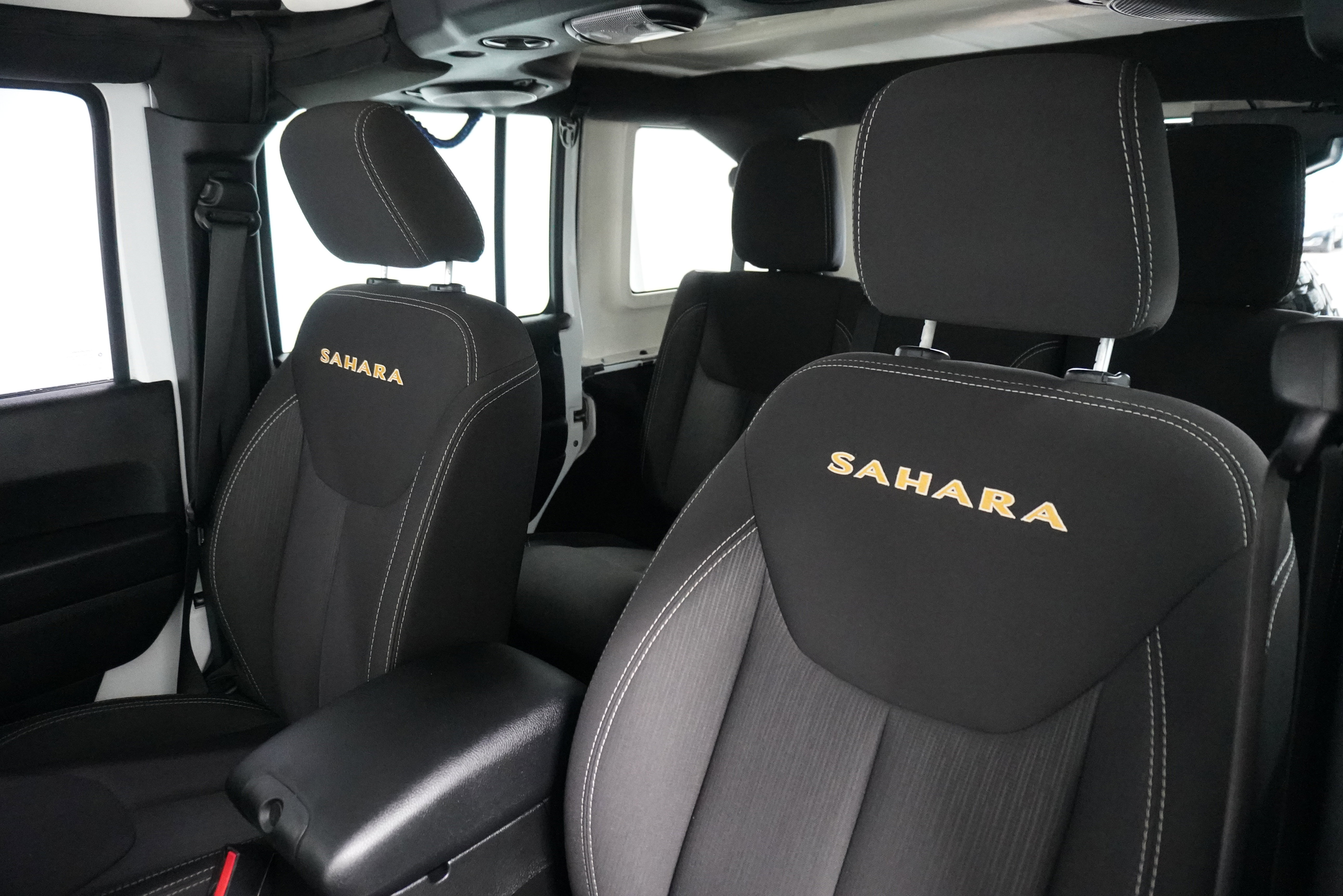 Used 2014 Jeep Wrangler Unlimited Sahara w/ Max Tow Package image 11