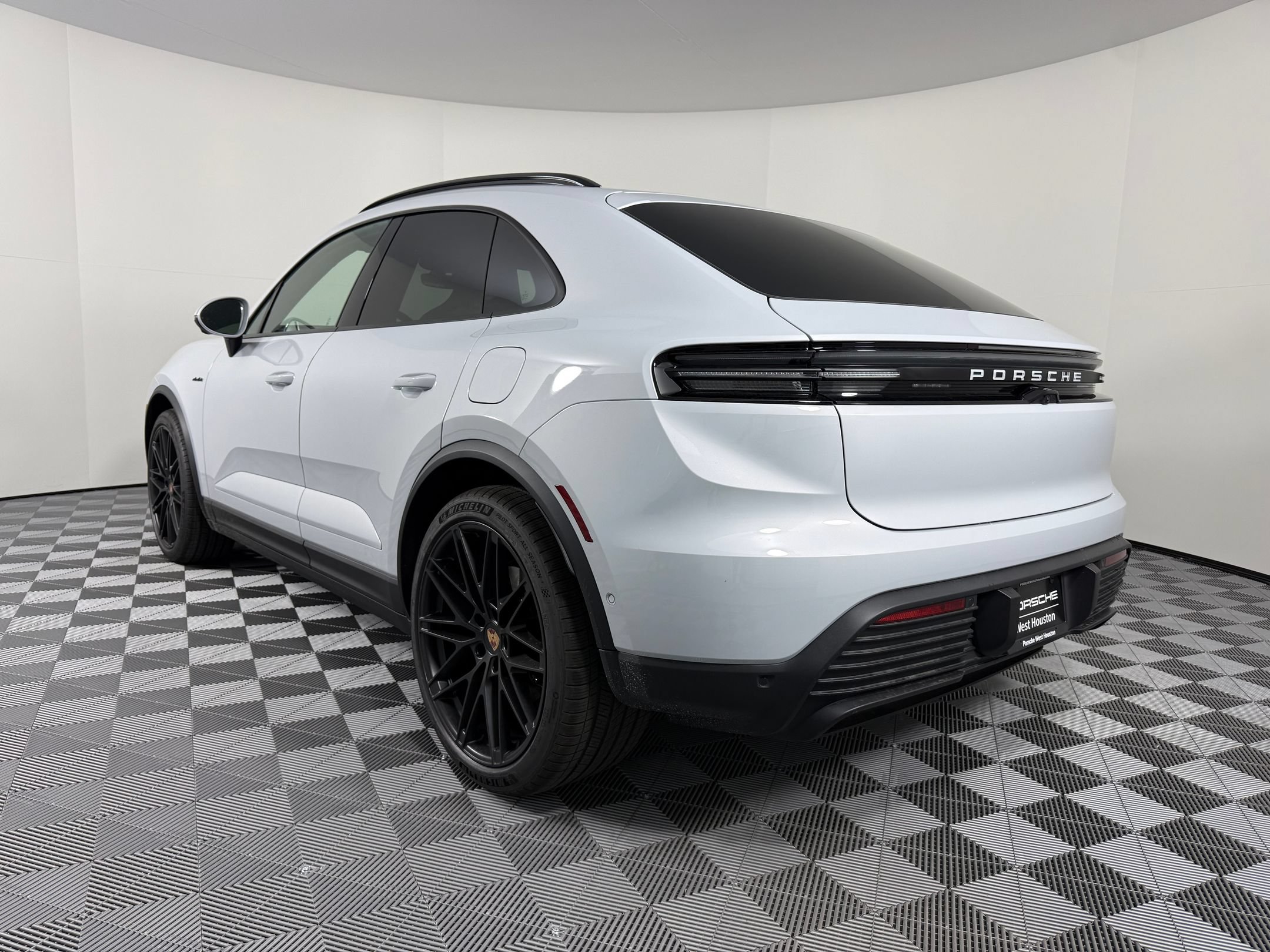Certified 2026 Porsche Macan Electric RWD image 3