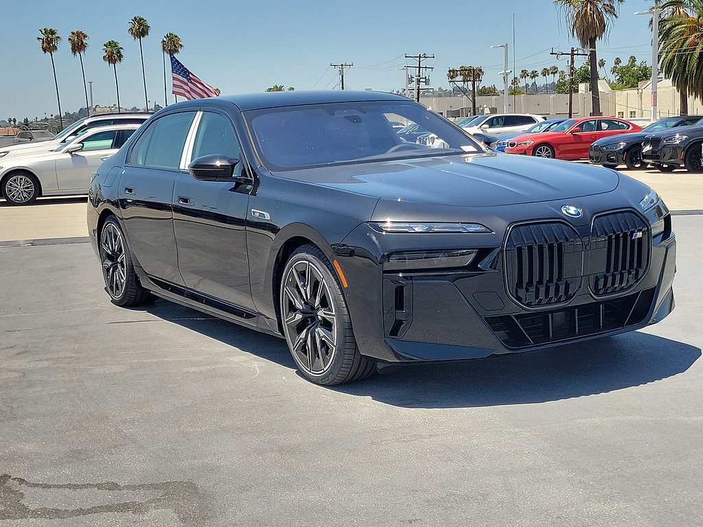 New 2026 BMW i7 M70 w/ Executive Package AWD/4WD image 2