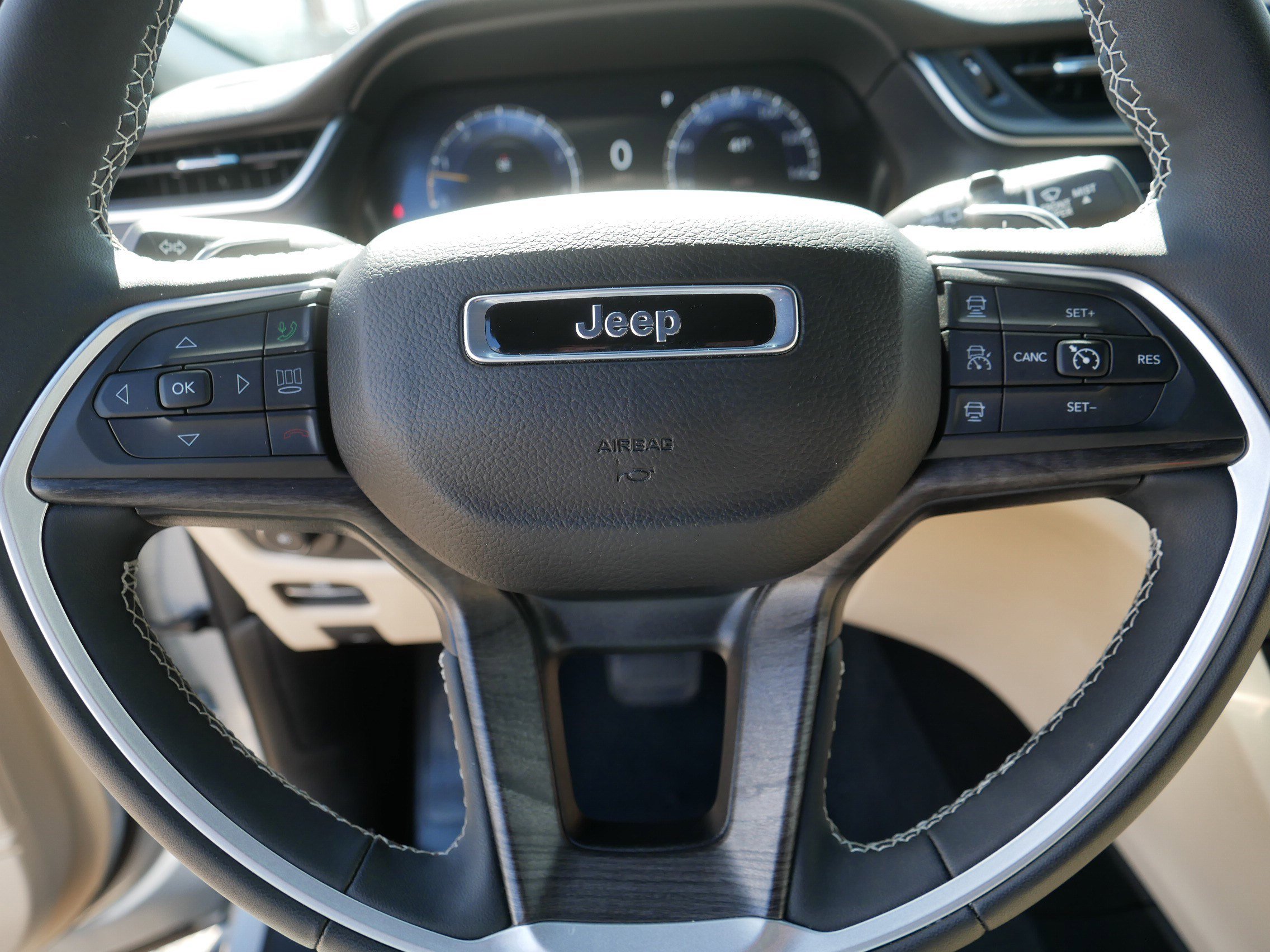 Used 2024 Jeep Grand Cherokee L Limited w/ Black Appearance Package AWD/4WD image 25