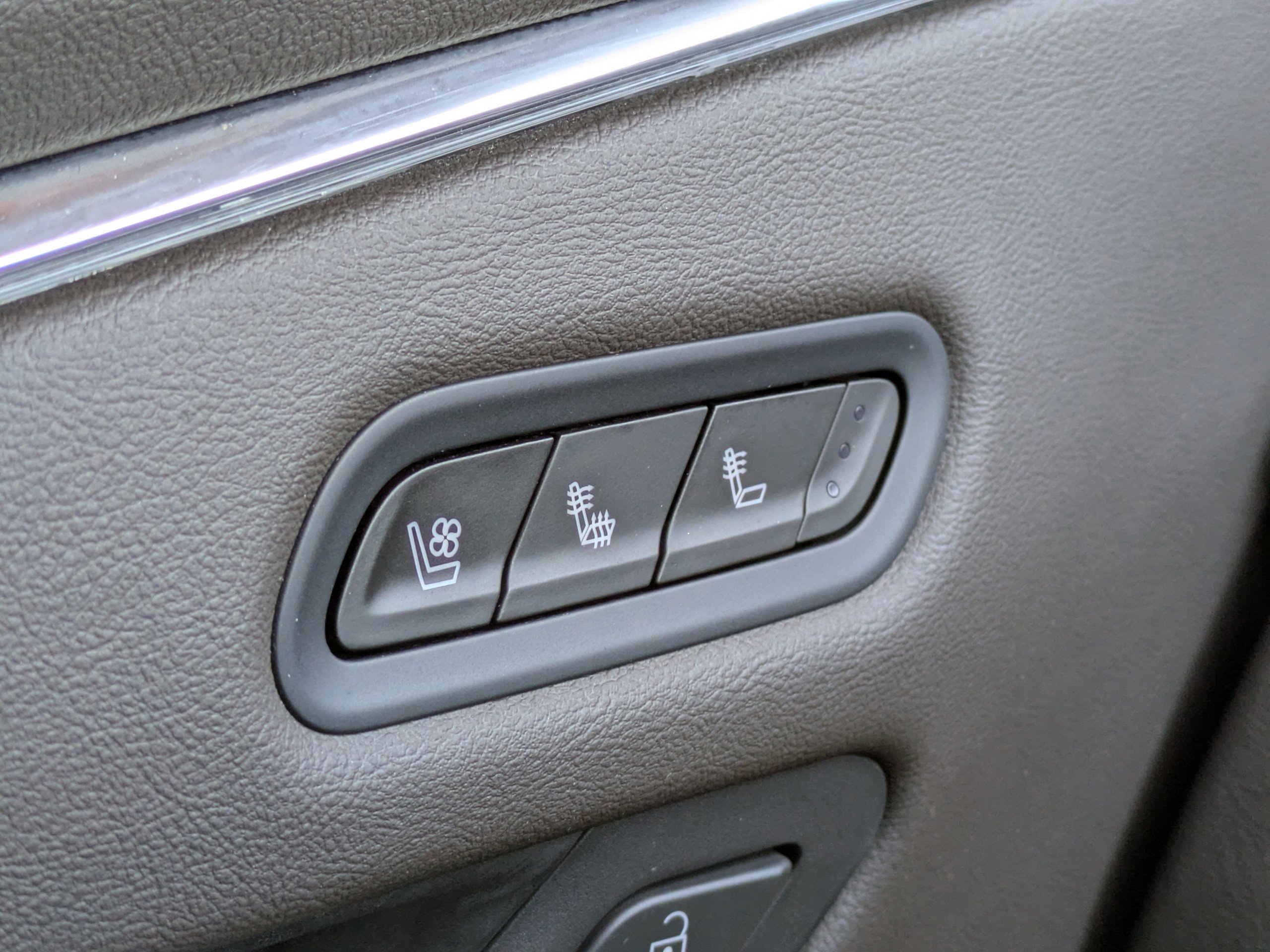 Used 2021 Cadillac Escalade ESV Premium Luxury w/ Driver Assist Tech Package image 22