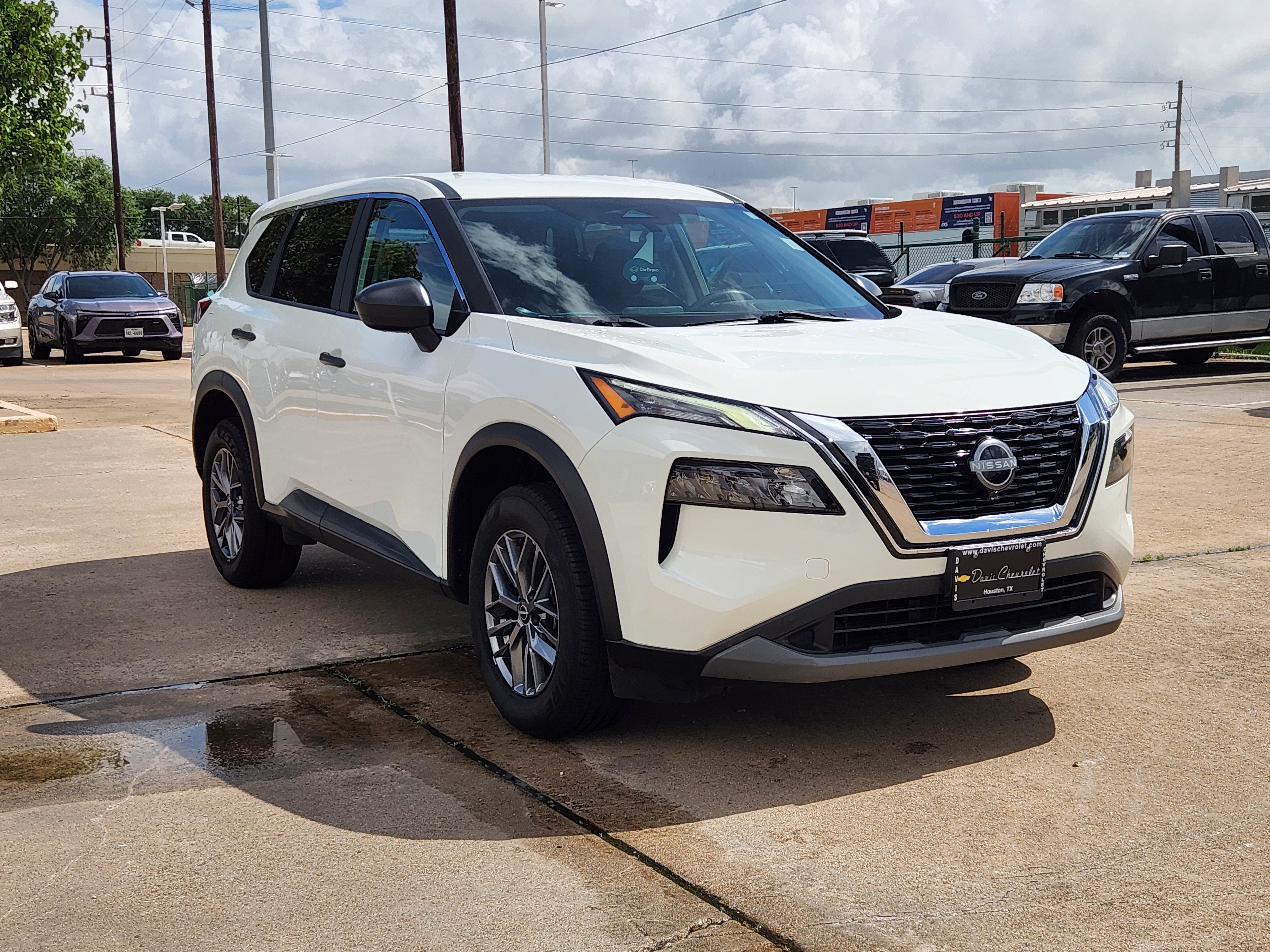 Used 2023 Nissan Rogue S AWD/4WD image 4