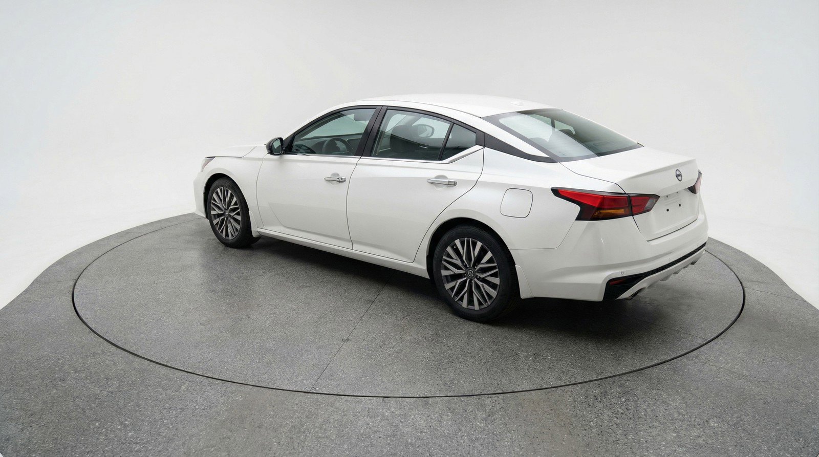 Used 2025 Nissan Altima 2.5 SV FWD image 6