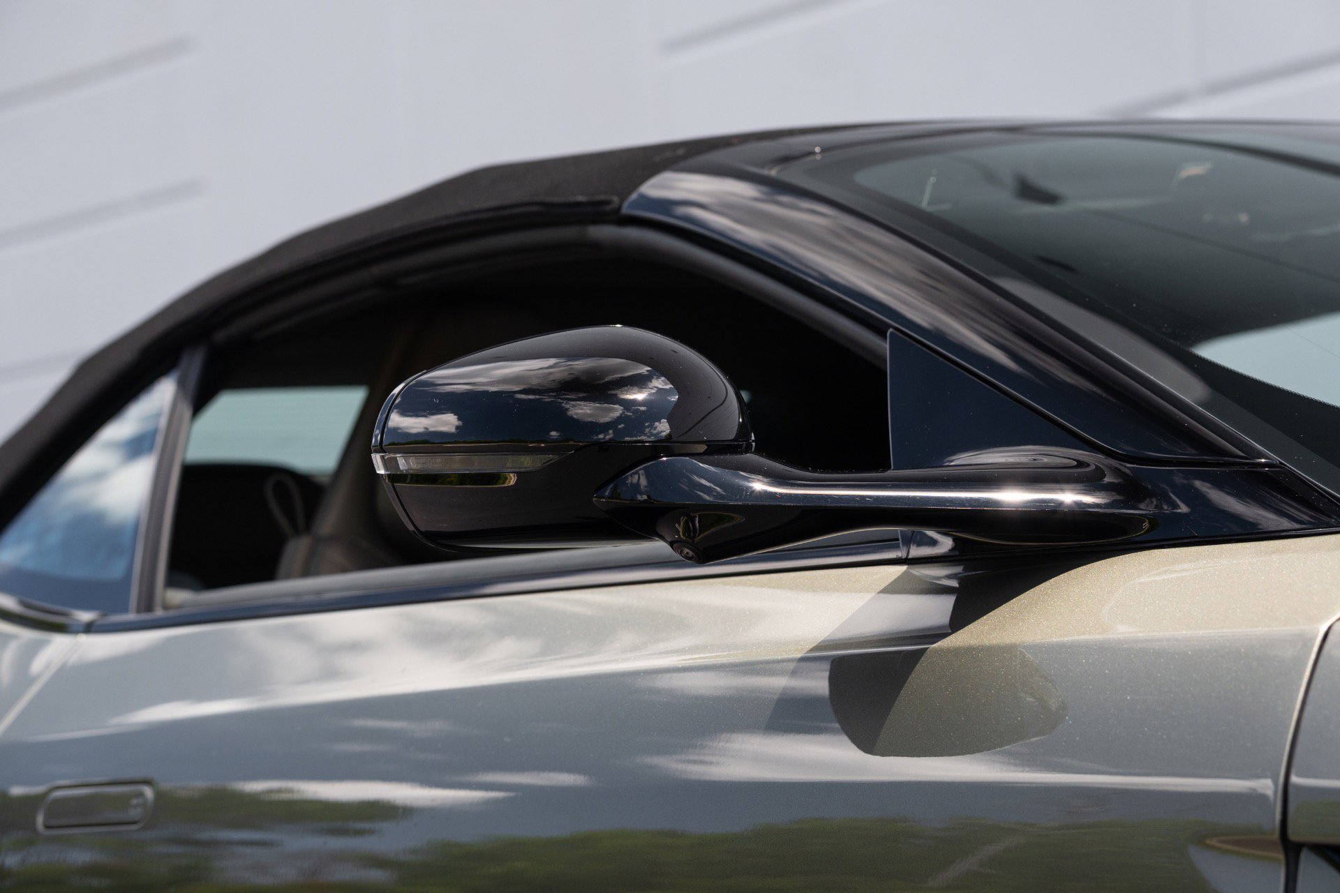 Used 2024 Aston Martin DB12 Convertible RWD image 10