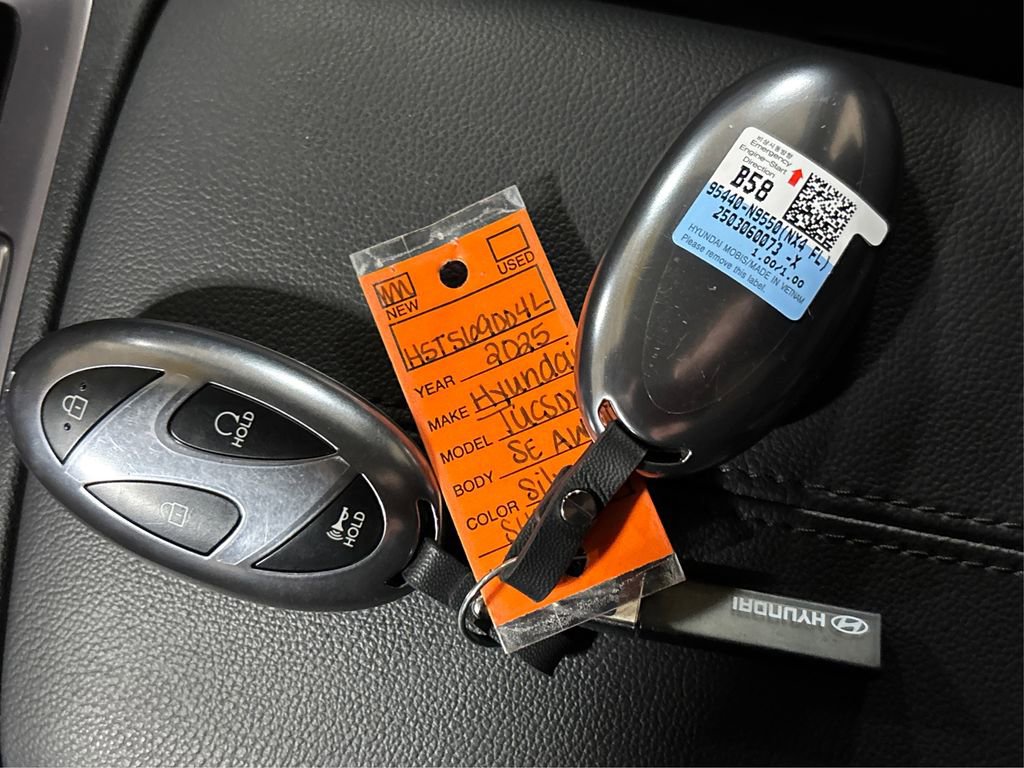 Used 2025 Hyundai Tucson SE image 38