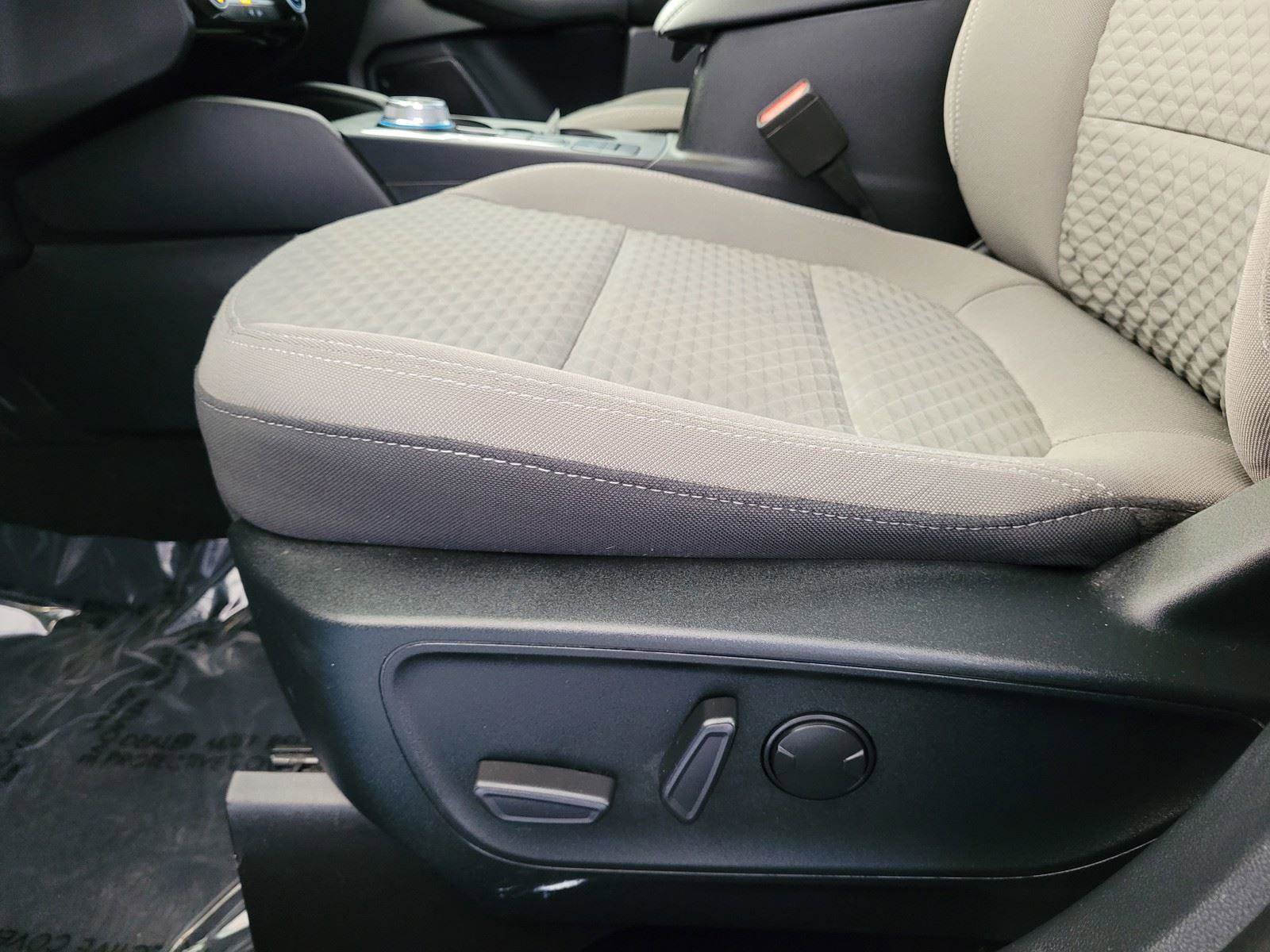 Used 2022 Ford Escape SE w/ SE Sport Appearance Package image 23