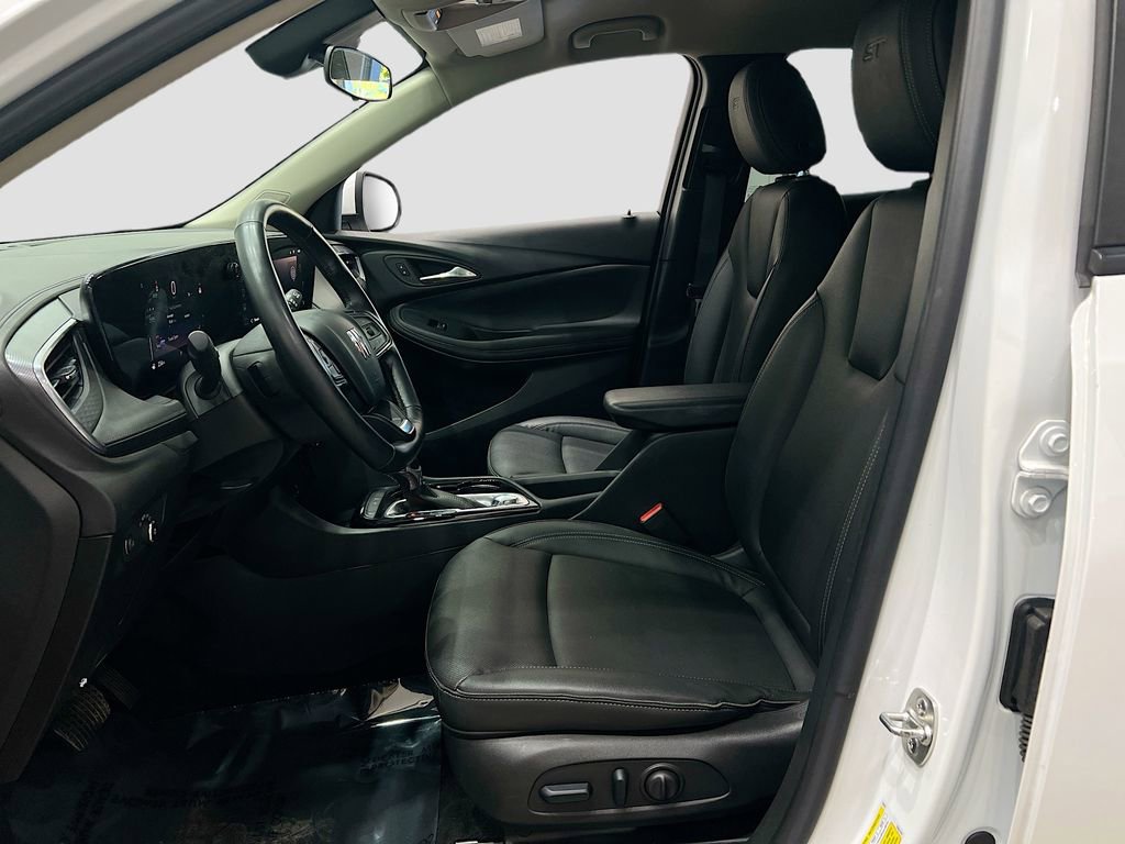 Used 2024 Buick Encore GX Sport Touring w/ Comfort Package image 8