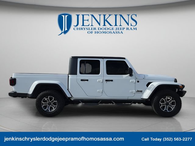 Used 2020 Jeep Gladiator Overland AWD/4WD image 3