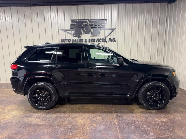Used 2019 Jeep Grand Cherokee Altitude AWD/4WD image 7