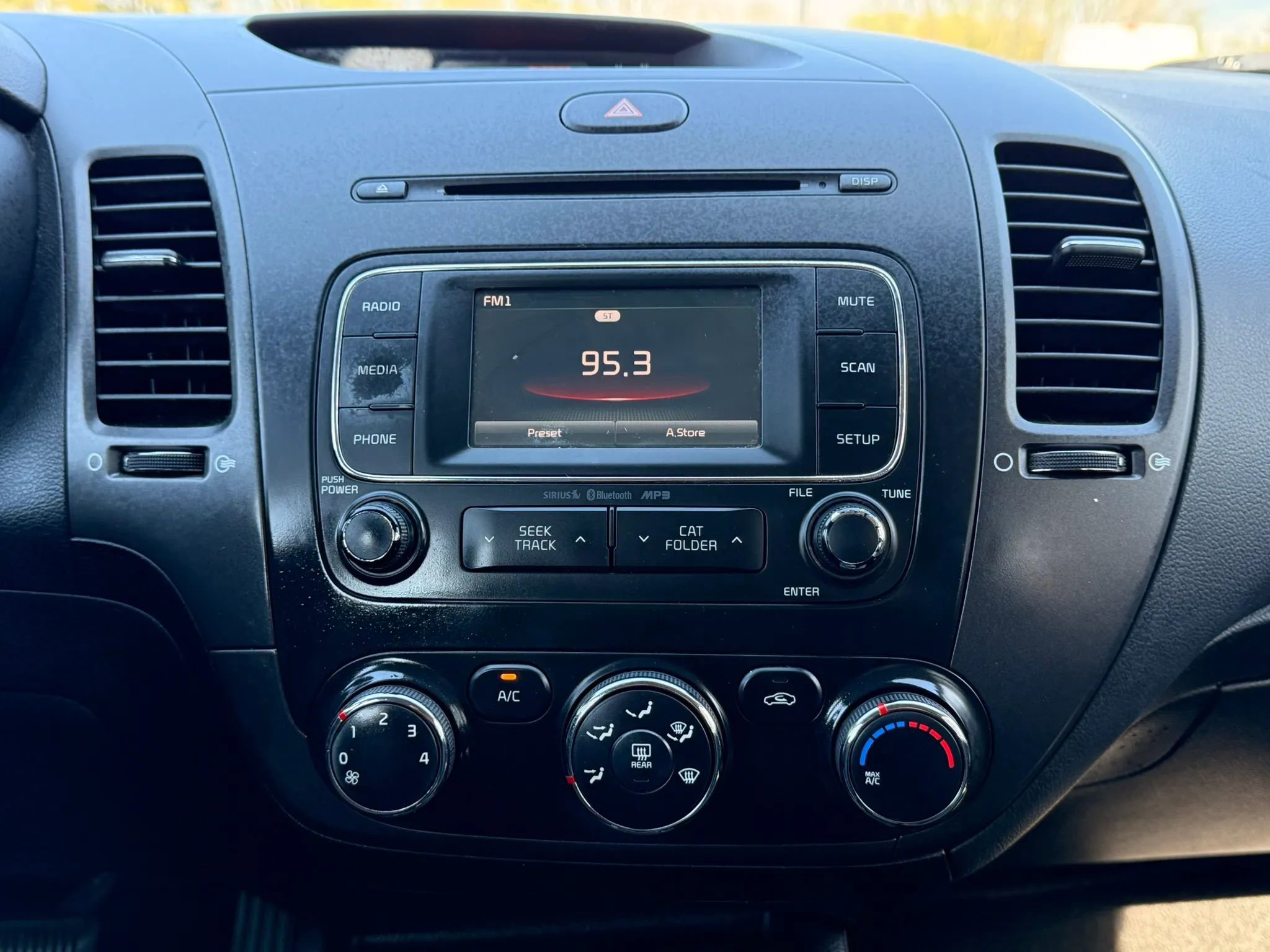 Used 2016 Kia Forte LX w/ LX Popular Plus Package image 18