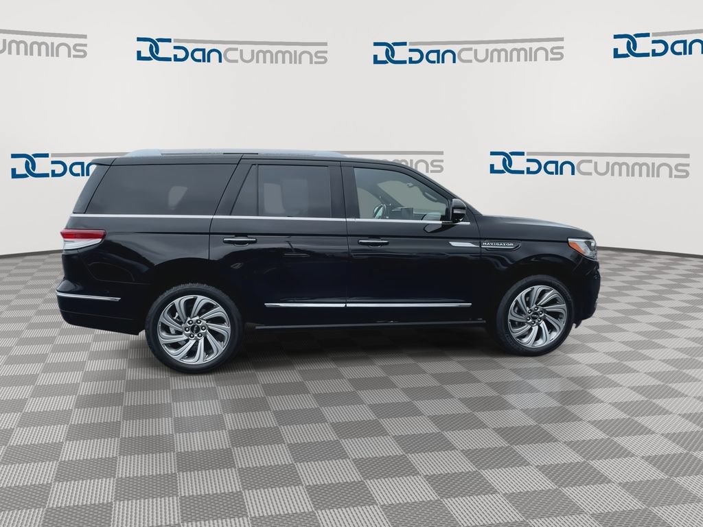 Used 2023 Lincoln Navigator Reserve AWD/4WD image 9