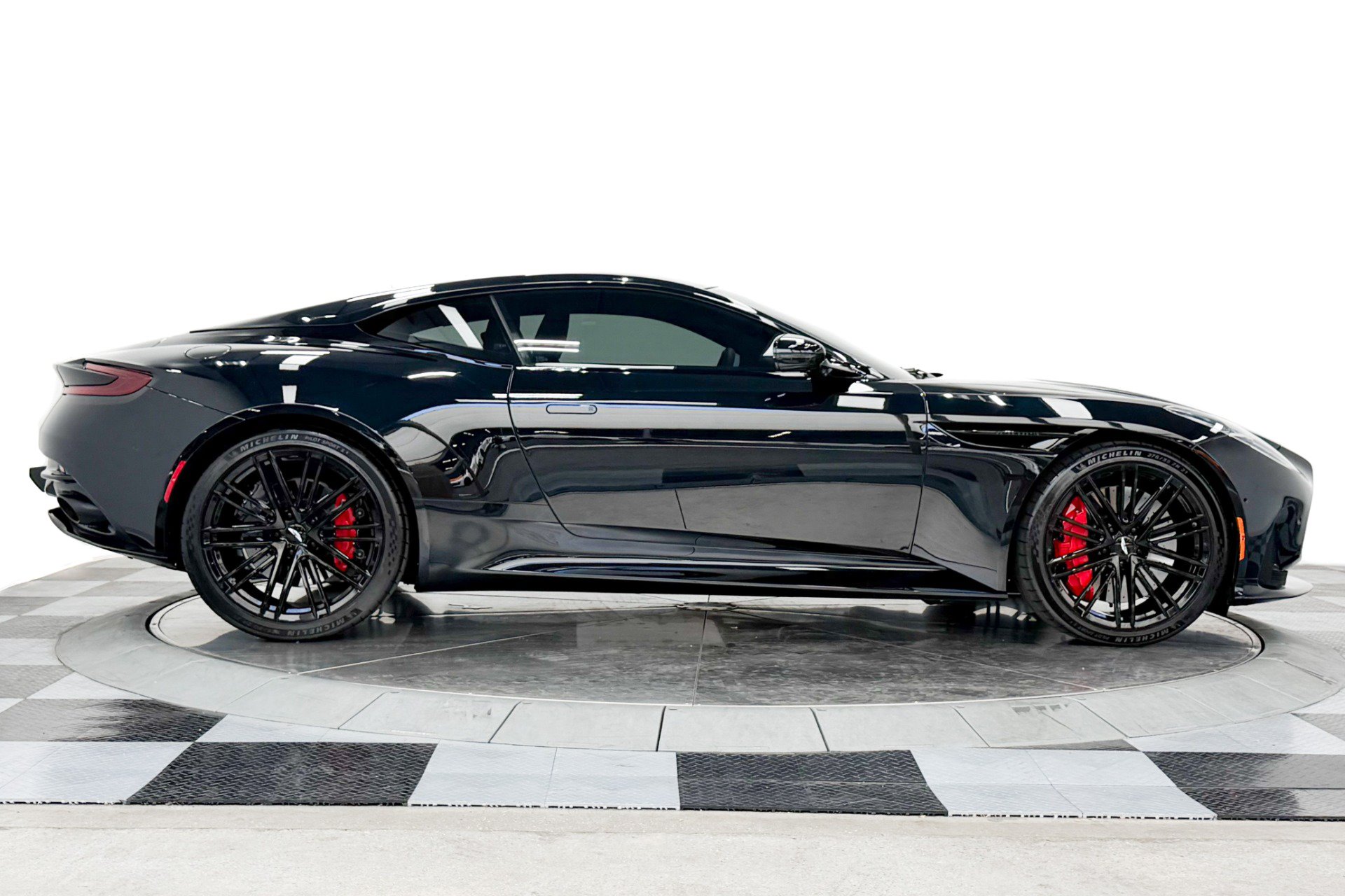 Used 2024 Aston Martin DB12 Coupe RWD image 33