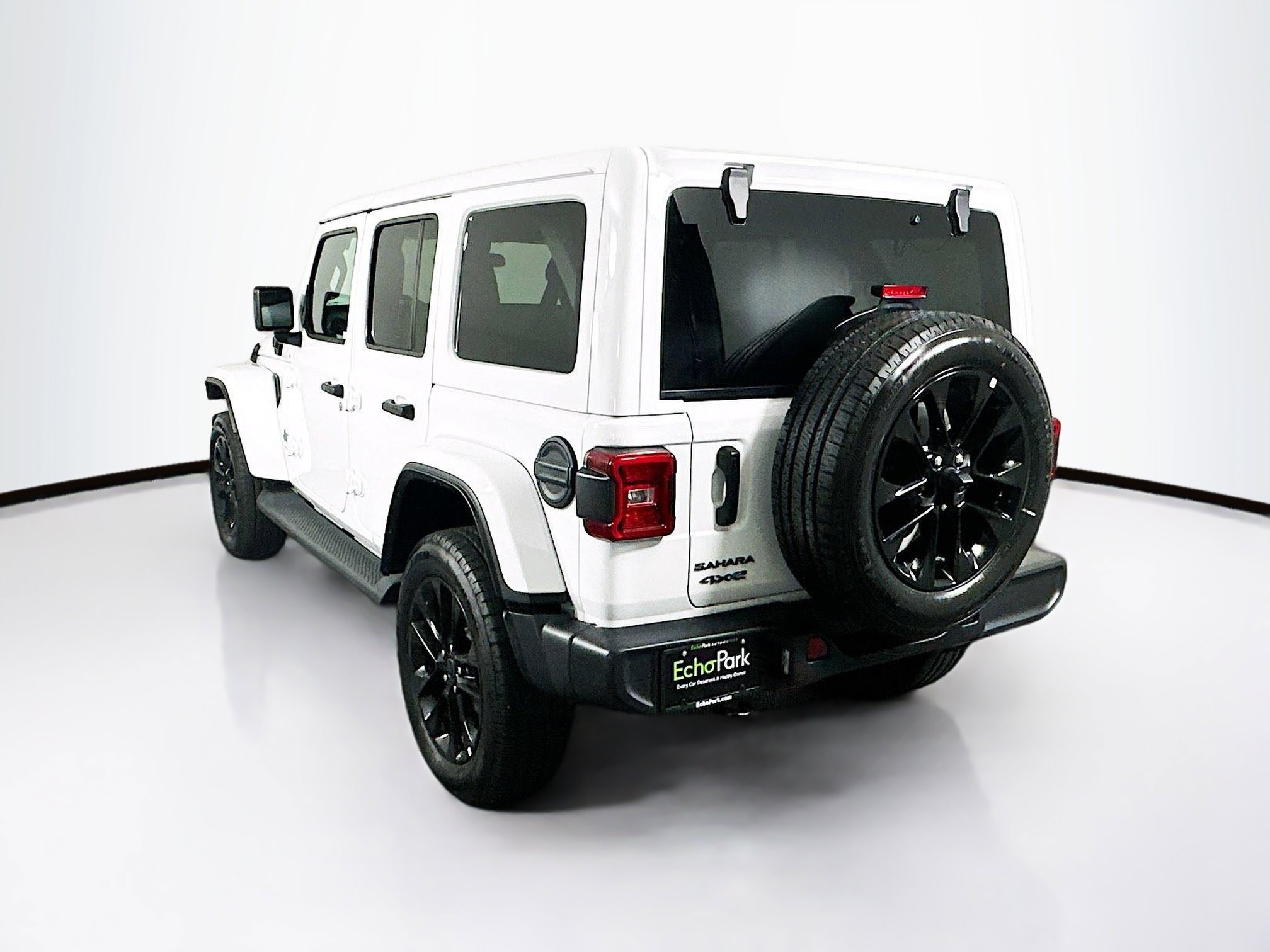 Used 2025 Jeep Wrangler Sahara image 5