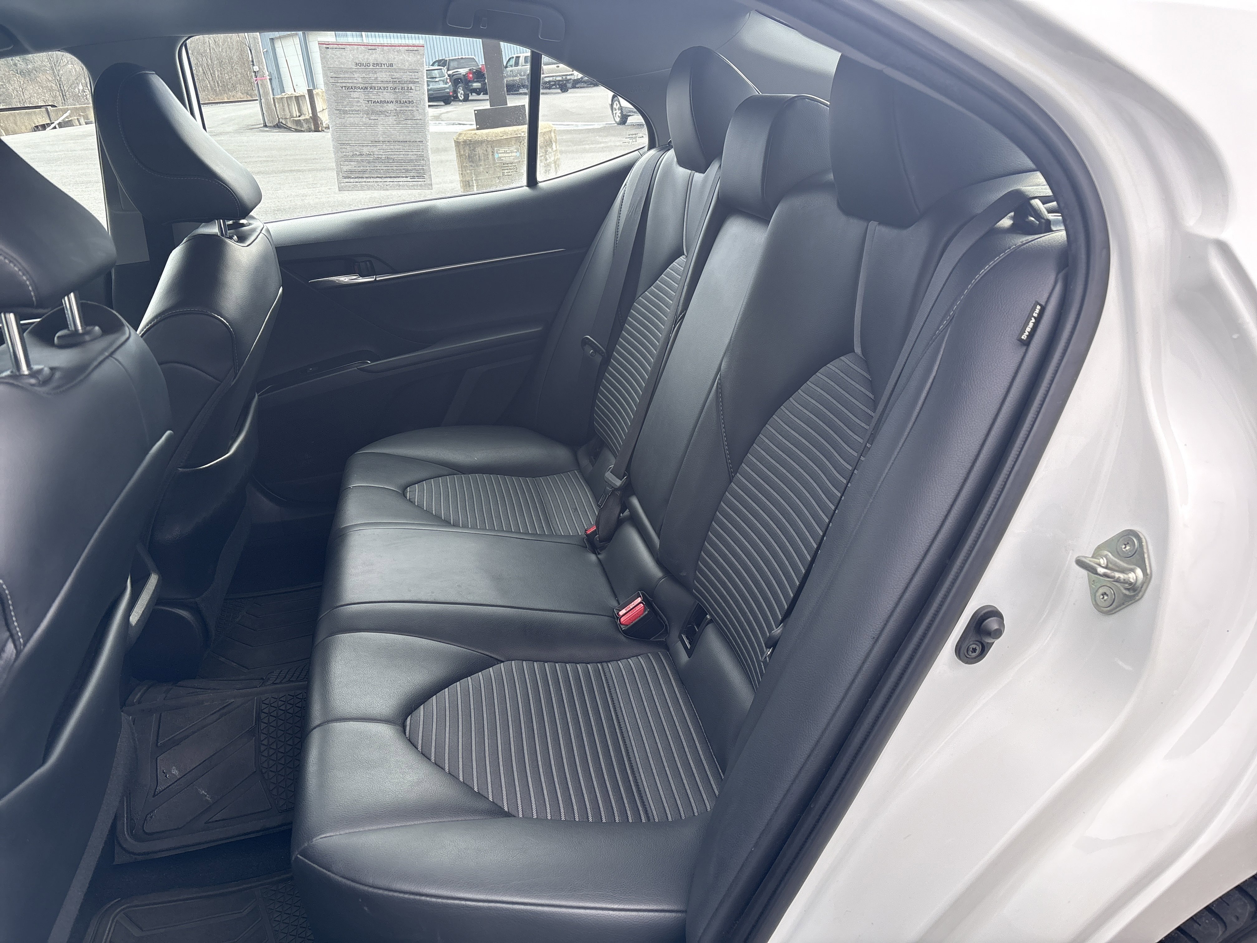 Used 2020 Toyota Camry SE image 13