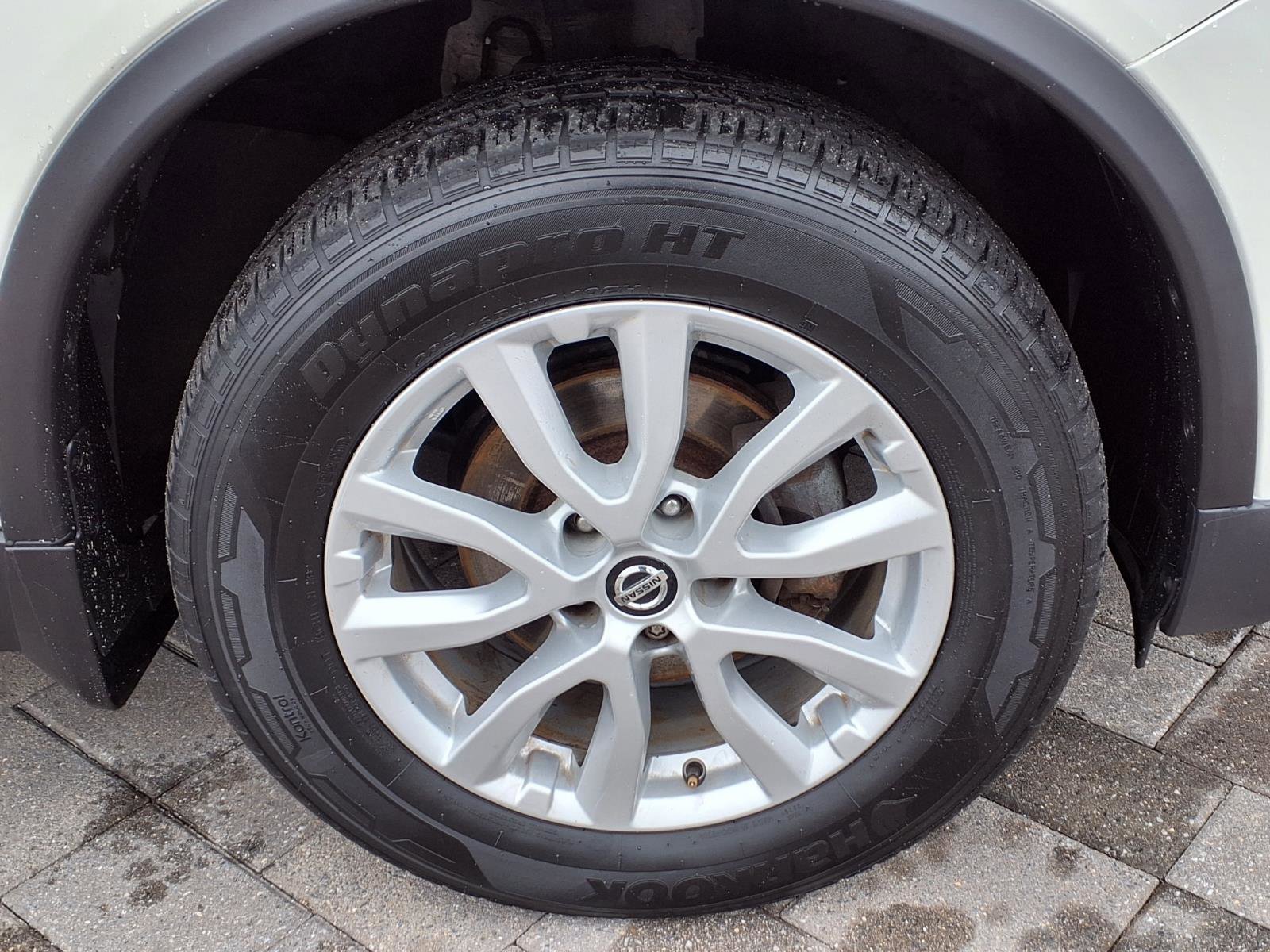 Certified 2018 Nissan Rogue SV image 10