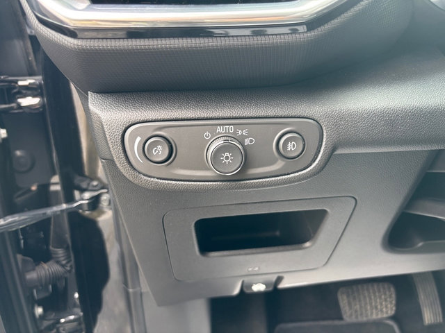 Used 2023 Chevrolet TrailBlazer LT FWD image 14