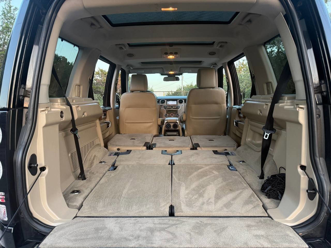 Used 2016 Land Rover LR4 HSE Silver Edition AWD/4WD image 32