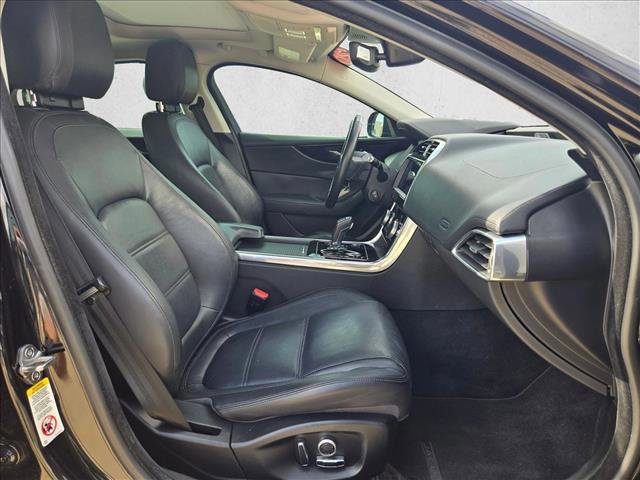Used 2020 Jaguar XE S RWD image 19