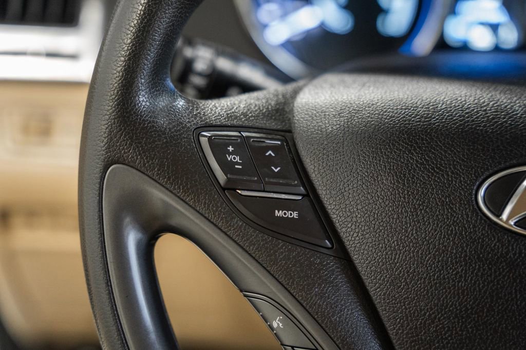 Used 2014 Hyundai Sonata Hybrid image 32