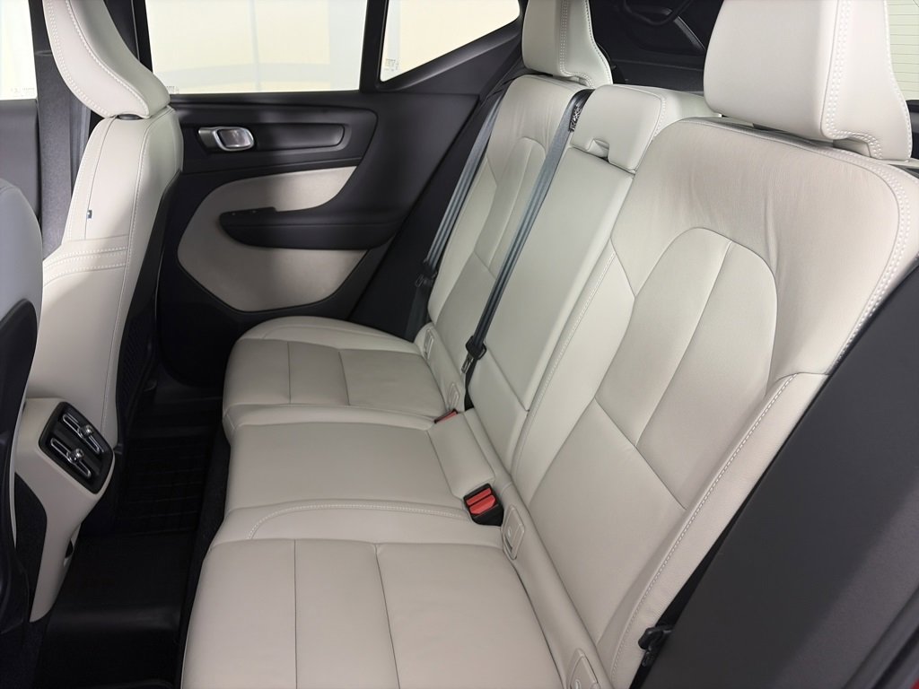 Used 2022 Volvo XC40 T5 Inscription image 13