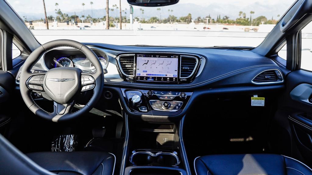 New 2026 Chrysler Pacifica Limited w/ S Appearance Package image 15