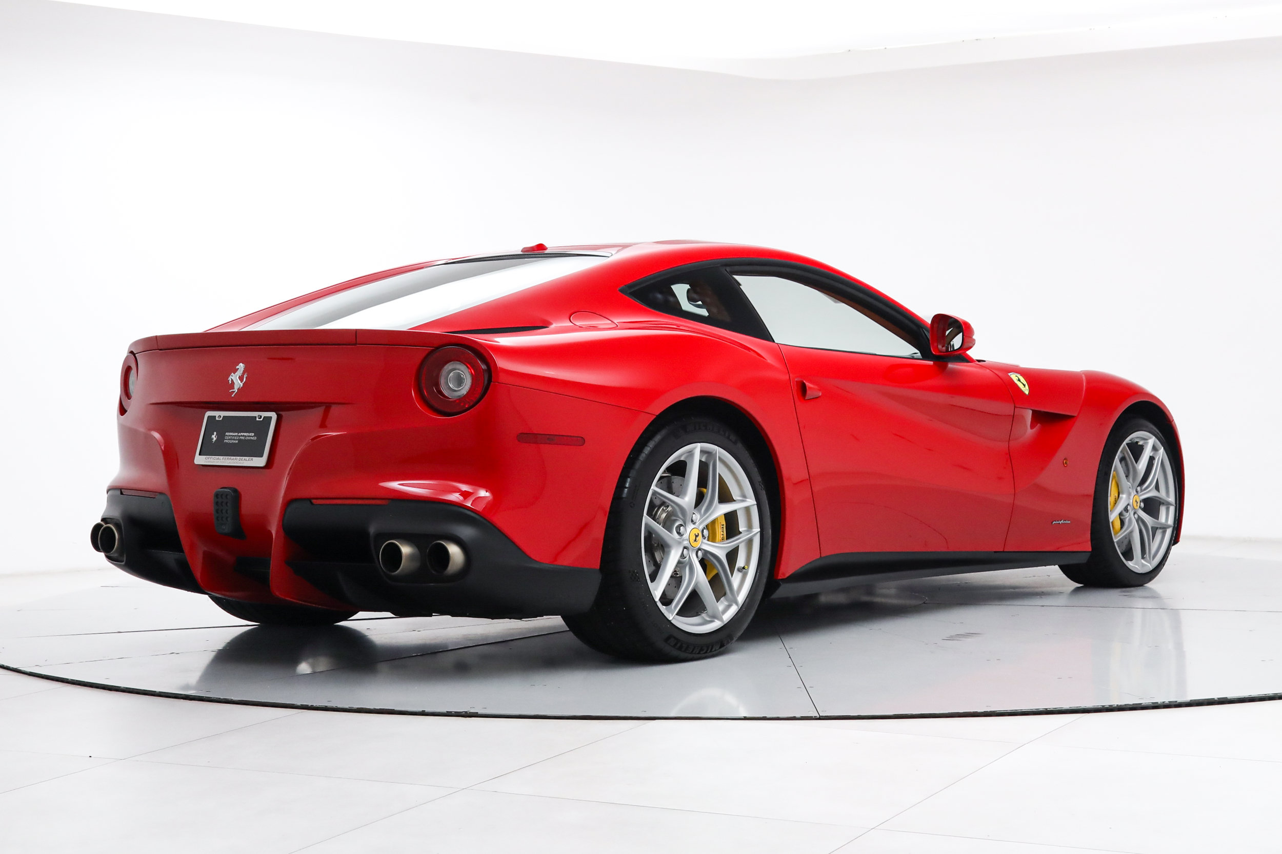 Used 2016 Ferrari F12 Berlinetta RWD image 3