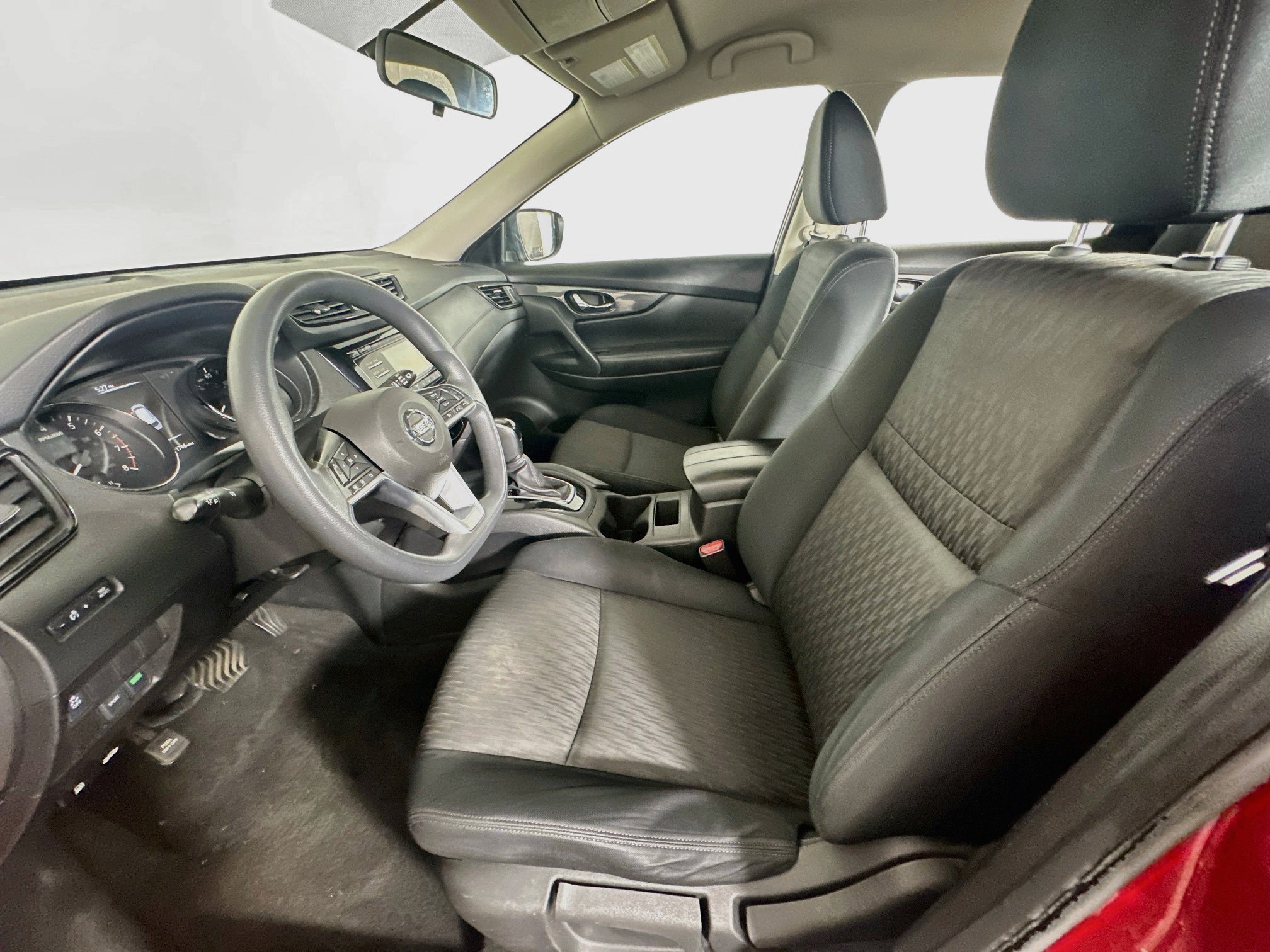 Used 2017 Nissan Rogue S FWD image 13