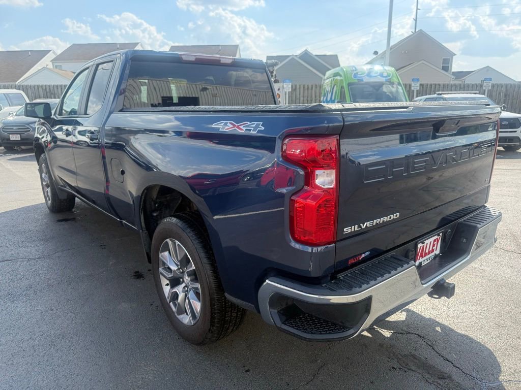 Used 2022 Chevrolet Silverado 1500 LT AWD/4WD image 9