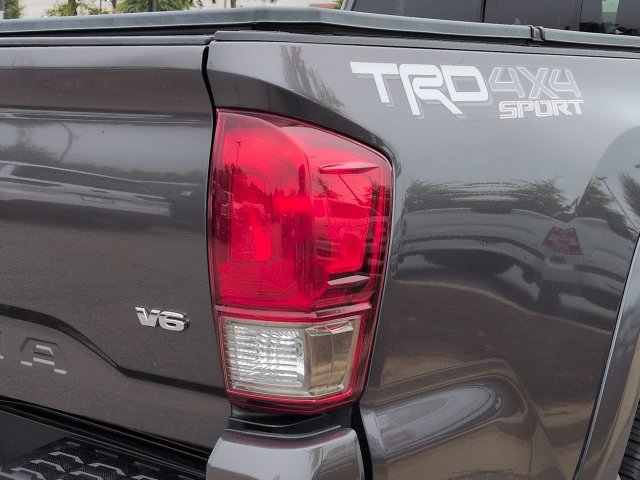 Used 2016 Toyota Tacoma TRD Sport w/ Towing Package AWD/4WD image 12