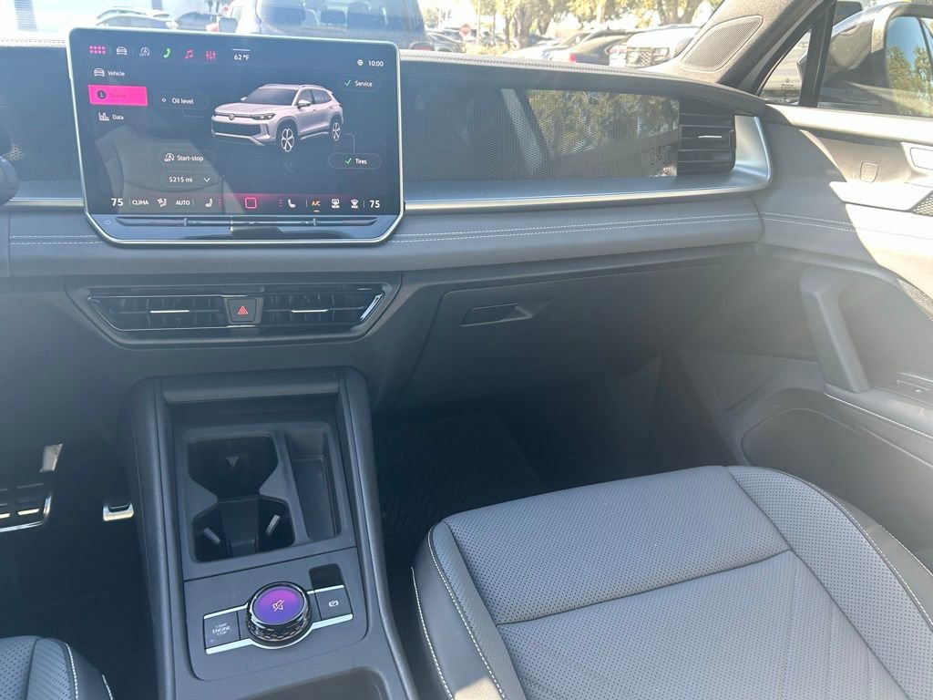 Certified 2025 Volkswagen Tiguan SE R-Line image 11