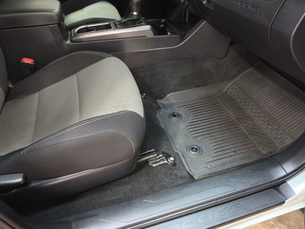 Used 2023 Toyota Tacoma TRD Sport w/ Black Out Package (TMS) image 13