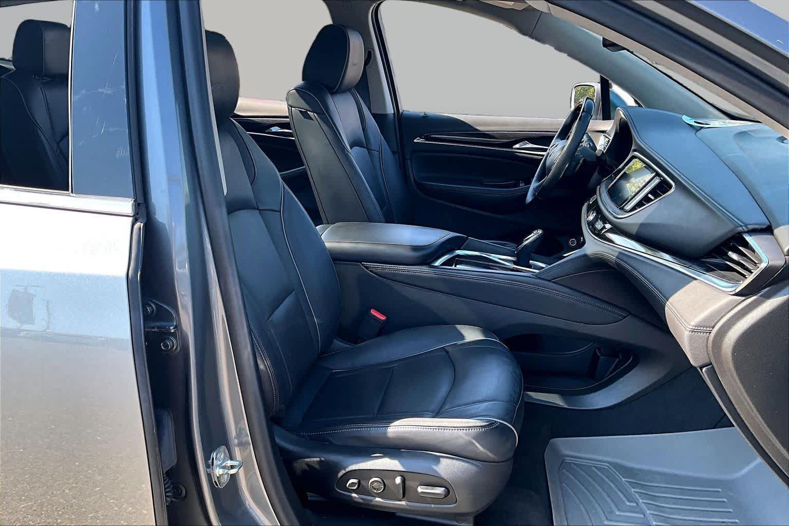 Used 2020 Buick Enclave Avenir w/ Avenir Technology Package FWD image 8