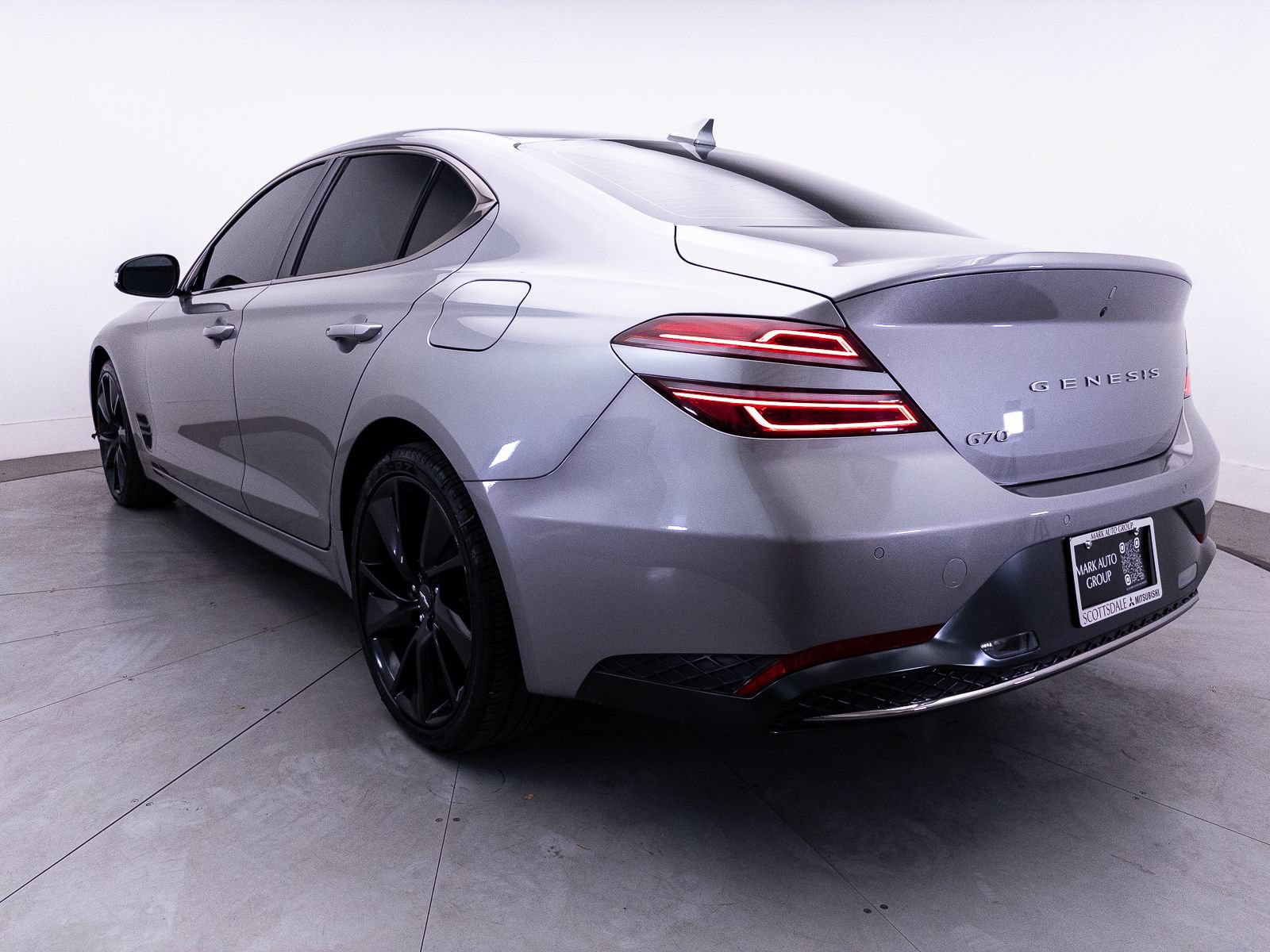 Used 2023 Genesis G70 2.0T w/ Sport Prestige Package RWD image 15