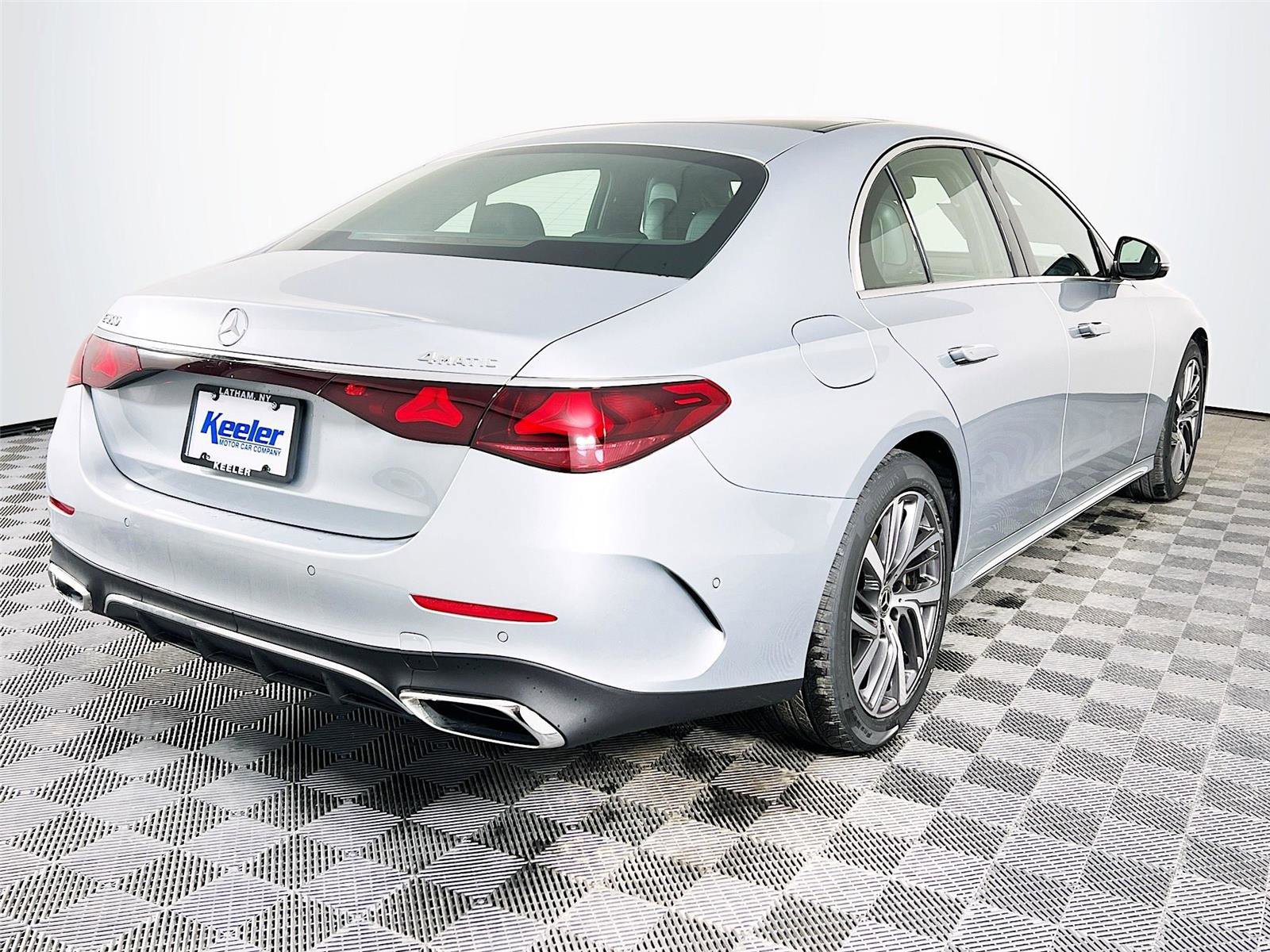 New 2026 Mercedes-Benz E 350 4MATIC Sedan image 6