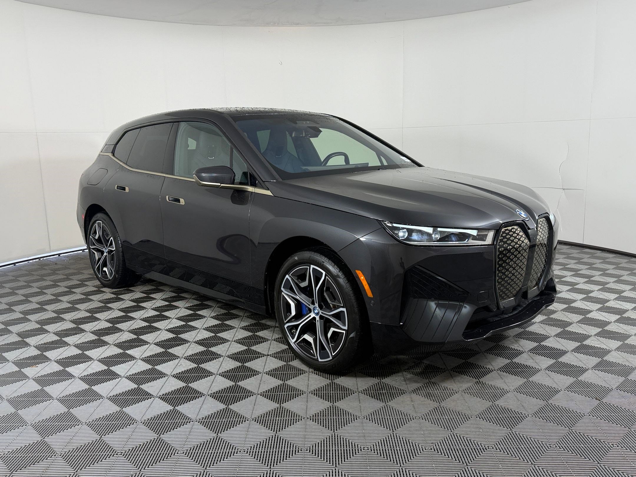 Certified 2024 BMW iX xDrive50 w/ Premium Package AWD/4WD image 7