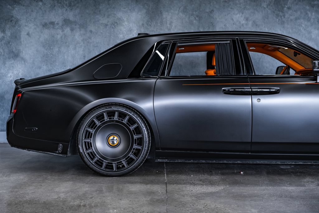 Used 2024 Rolls-Royce Phantom Sedan RWD image 17