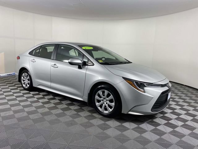 Used 2025 Toyota Corolla LE image 1