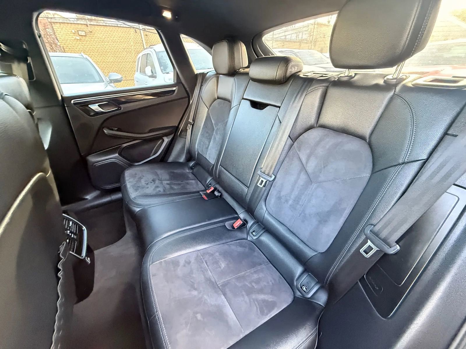 Used 2018 Porsche Macan Sport Edition AWD/4WD image 29