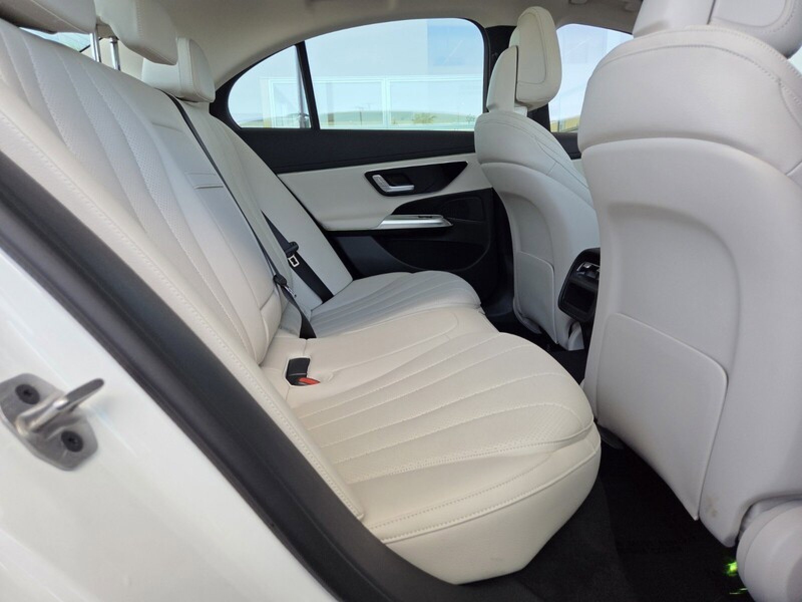 New 2026 Mercedes-Benz E 350 4MATIC Sedan image 16